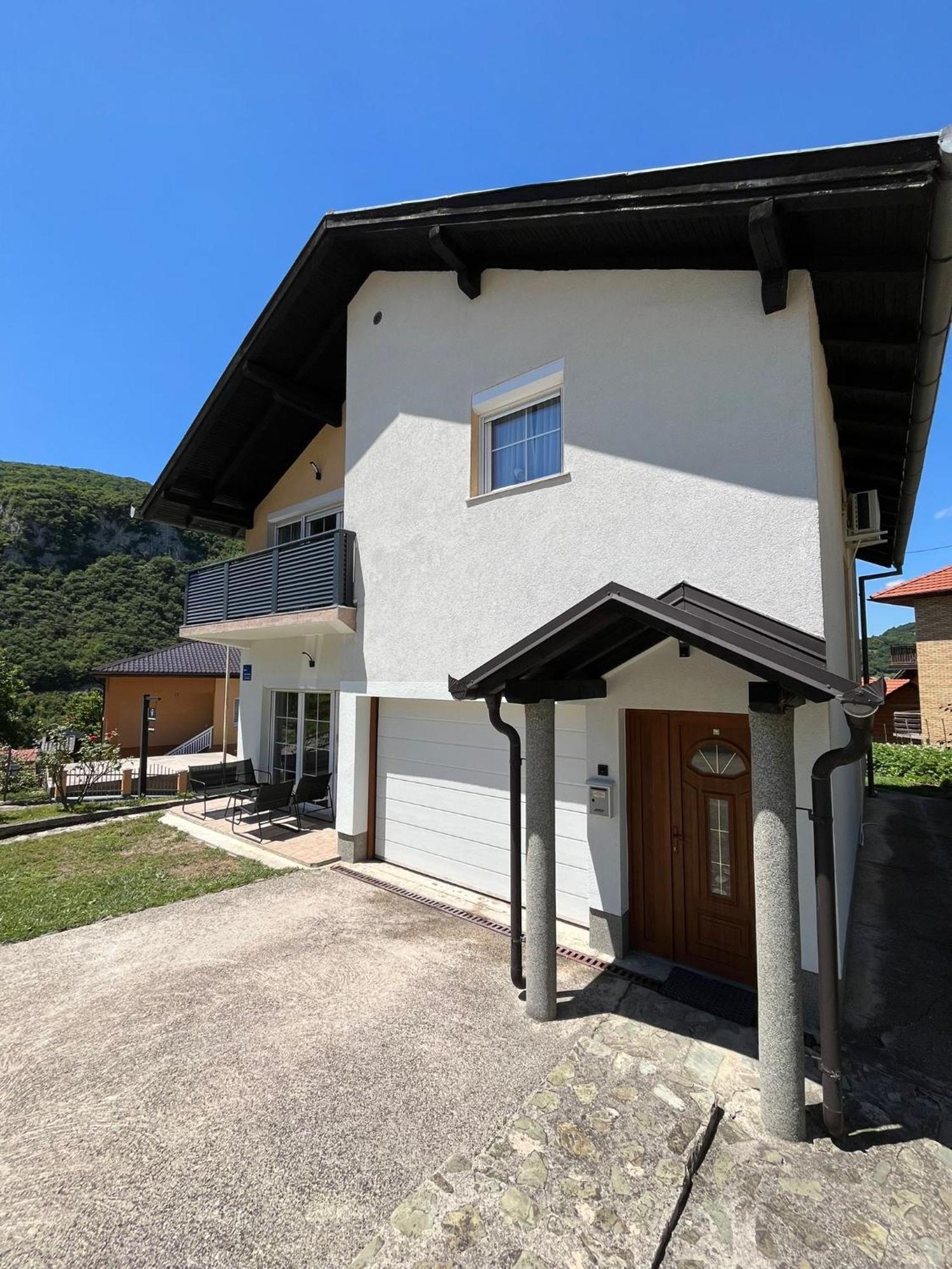 Home Away From Home Jajce Esterno foto